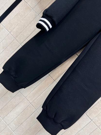 Sweatshirt +Casual pants