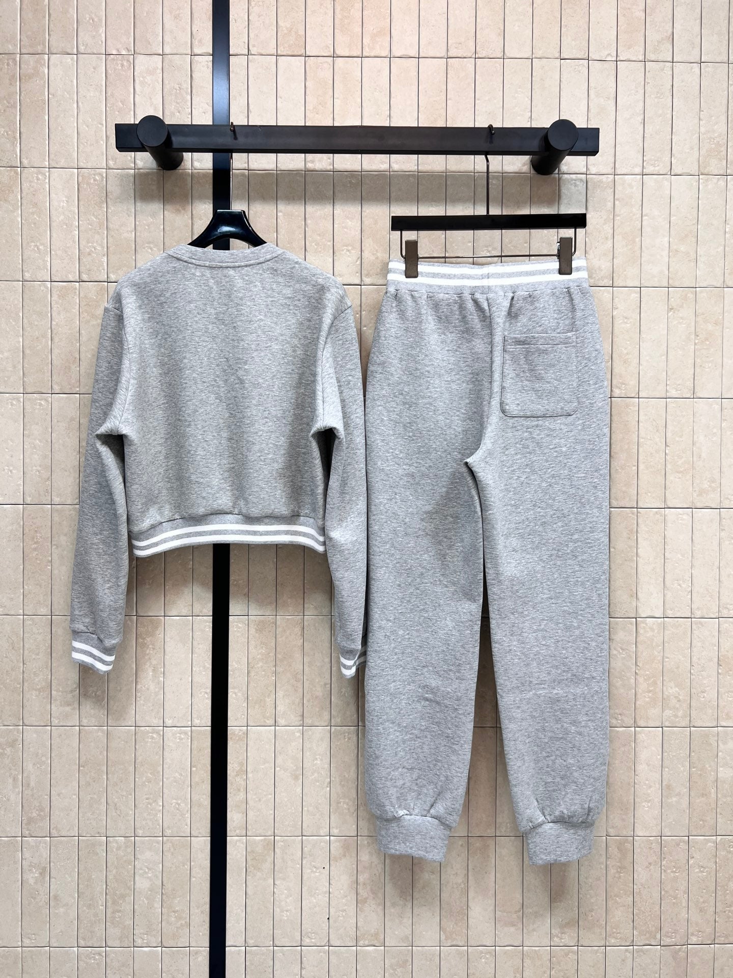 Sweatshirt +Casual pants