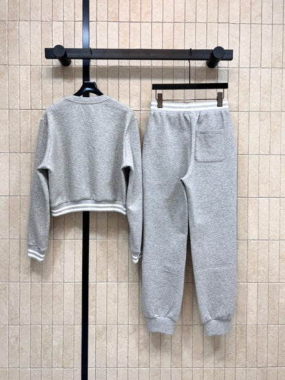Sweatshirt +Casual pants