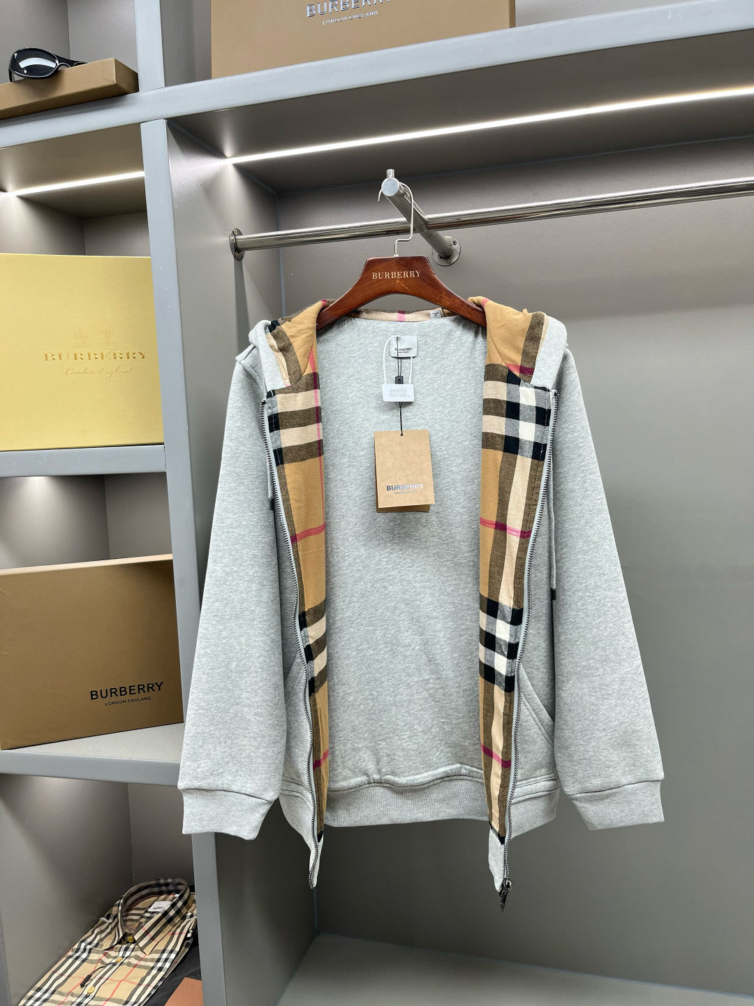 Sweatshirt