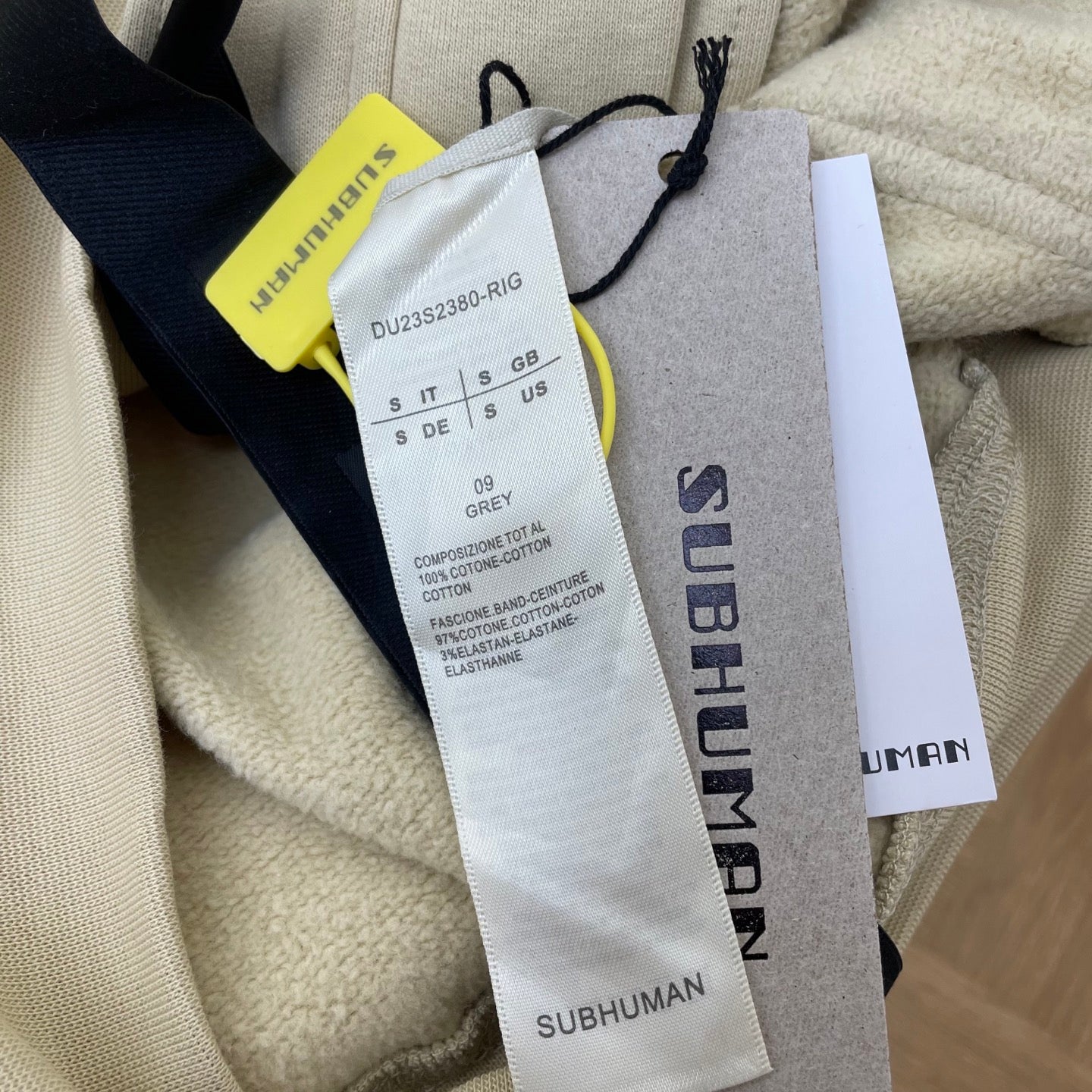 Sweatshirt