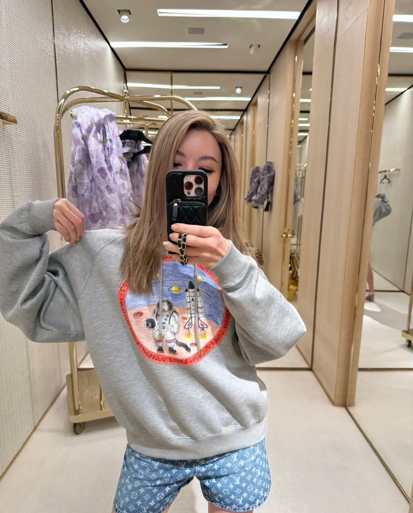Sweatshirt