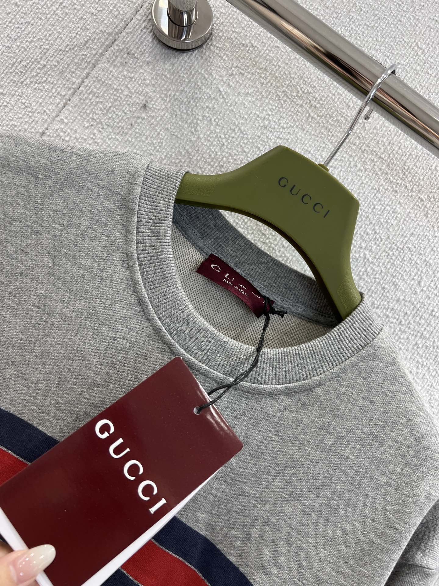 Sweatshirt