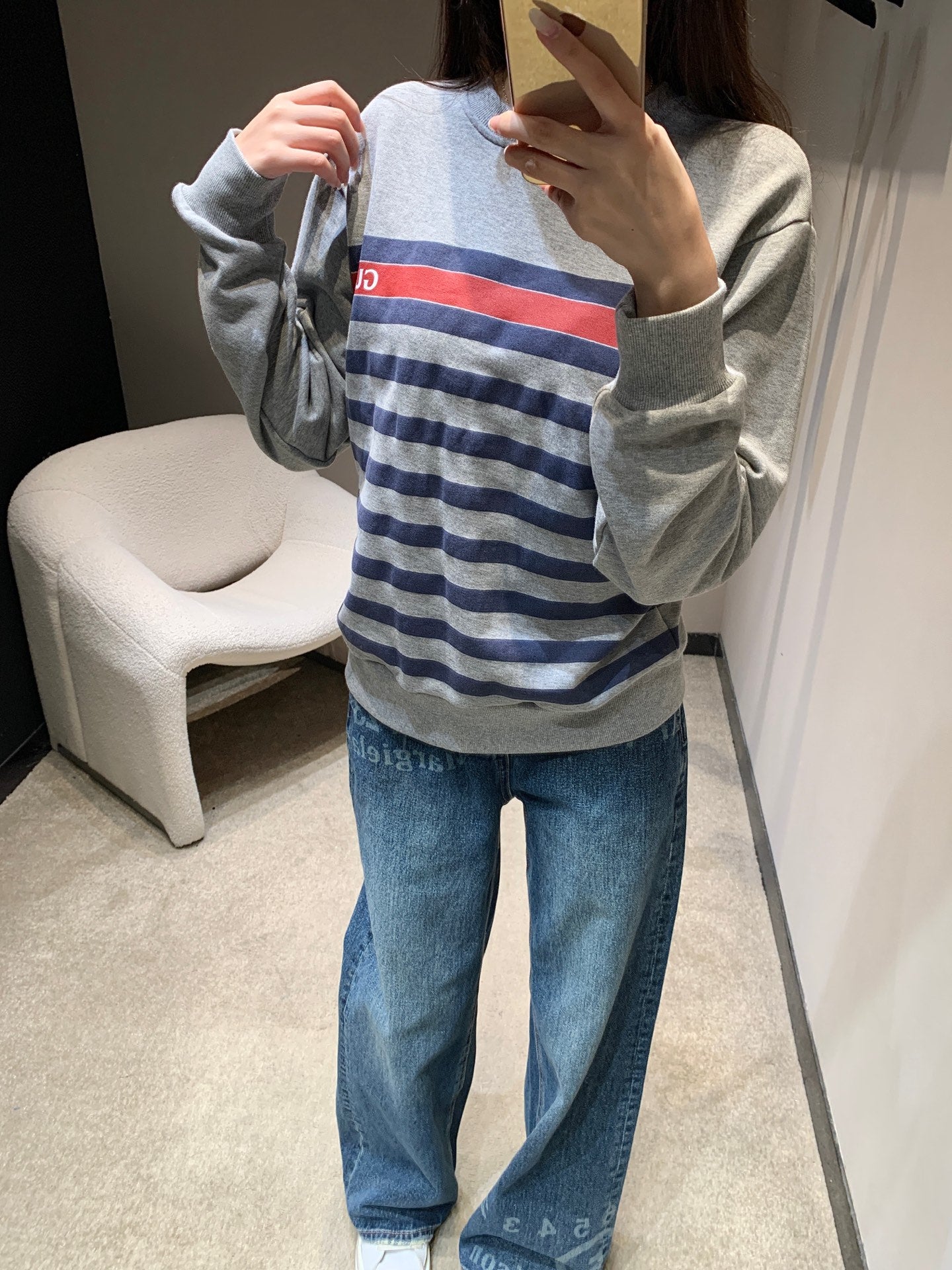 Sweatshirt