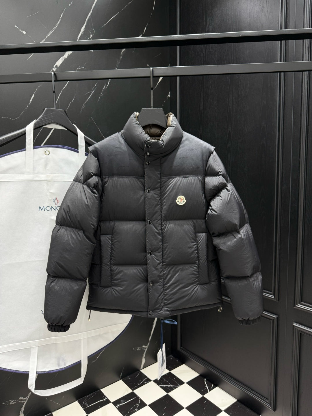 Detachable-Sleeve Reversible Down Jacket