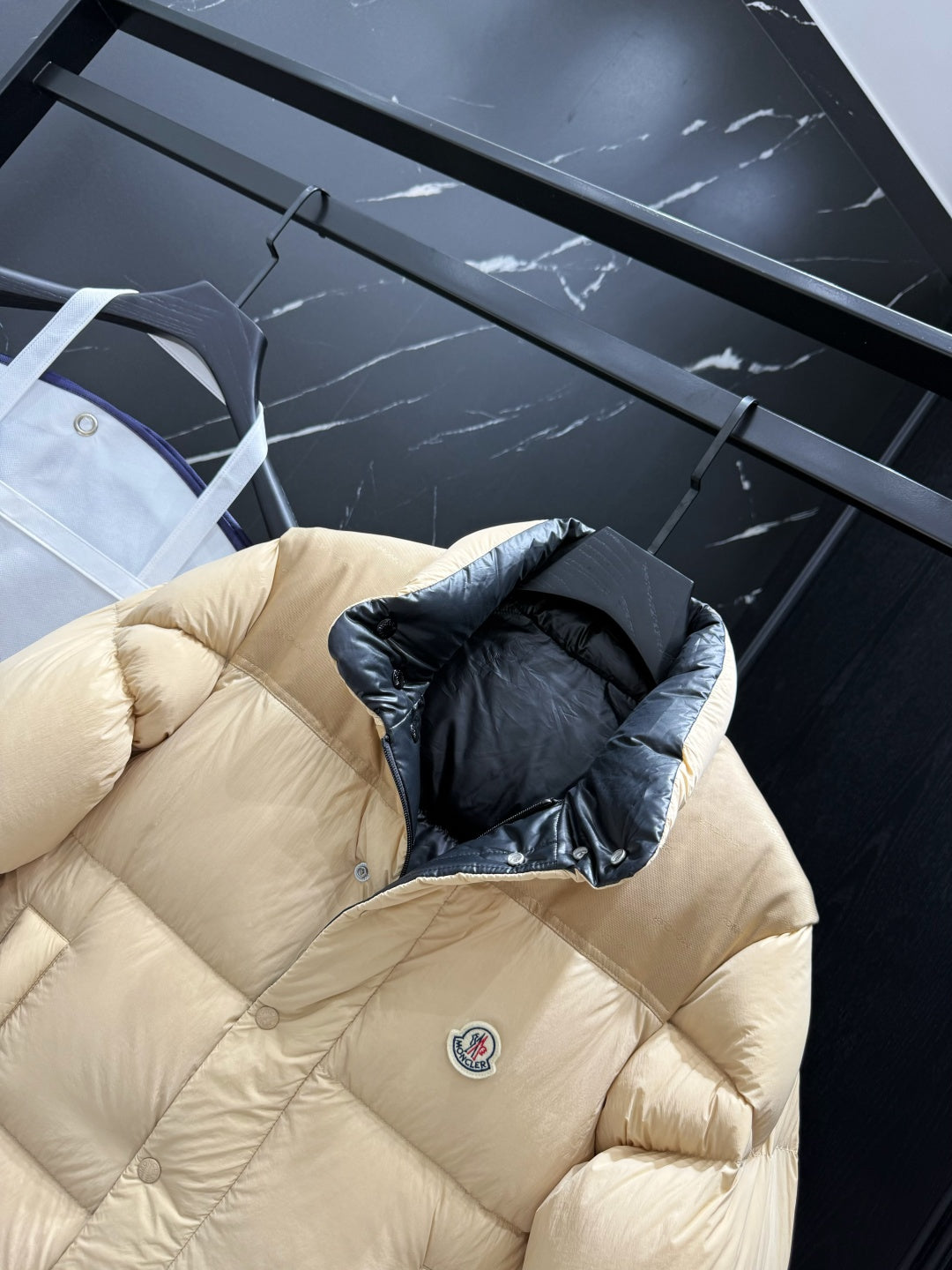 Detachable-Sleeve Reversible Down Jacket