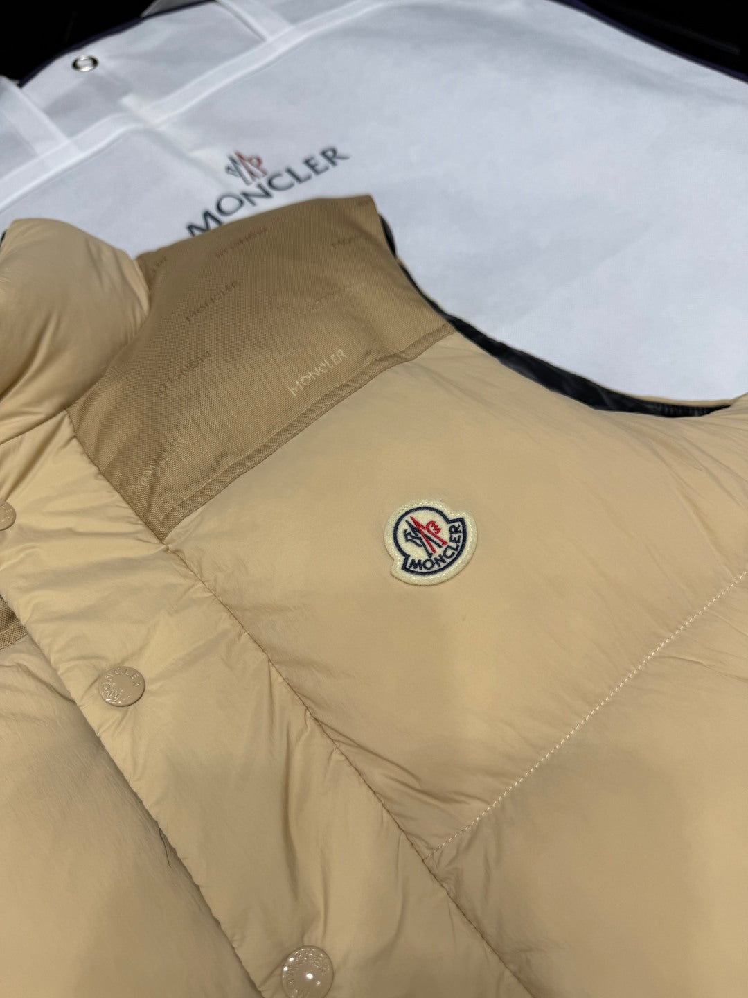 Detachable-Sleeve Reversible Down Jacket