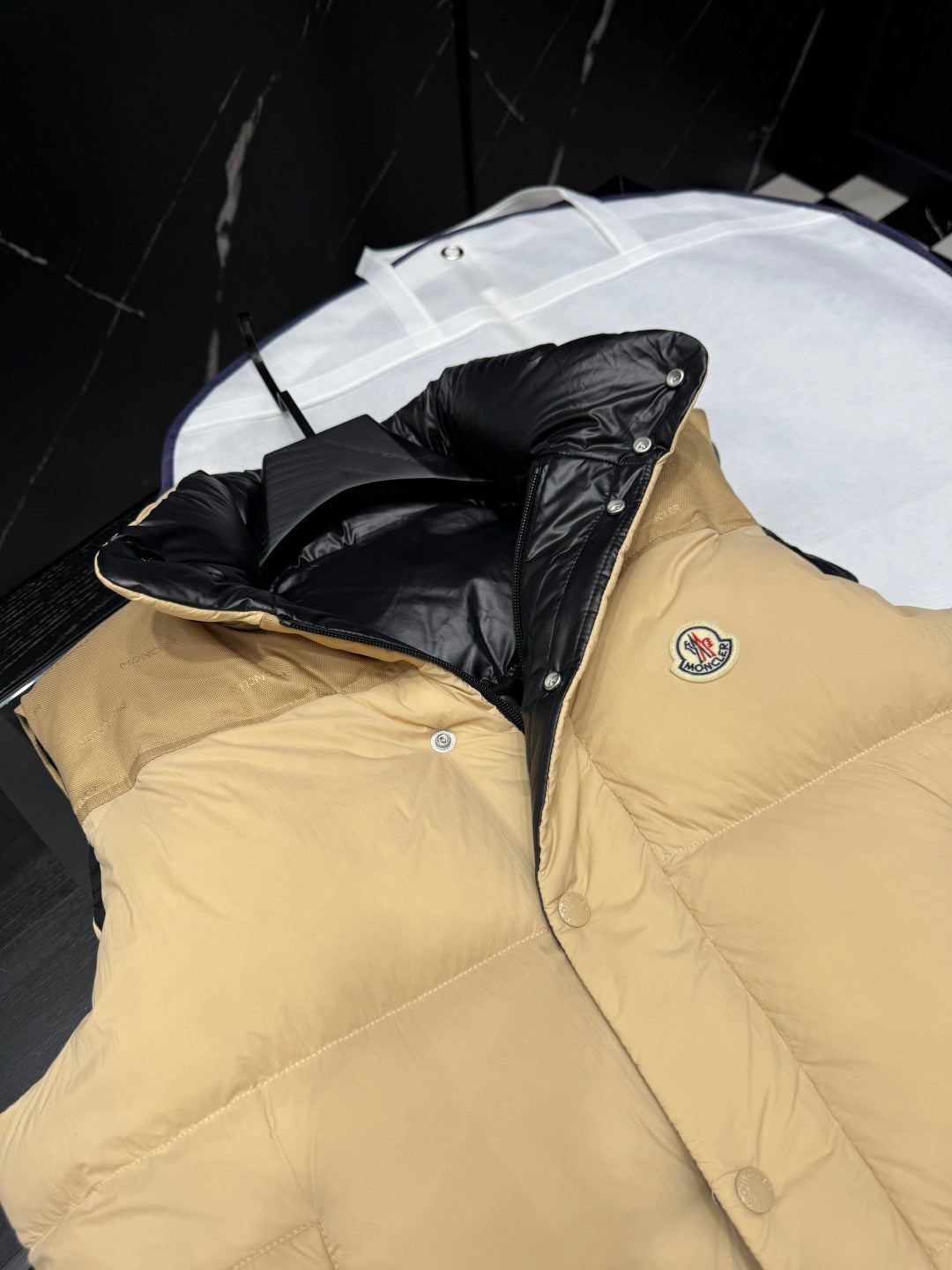 Detachable-Sleeve Reversible Down Jacket