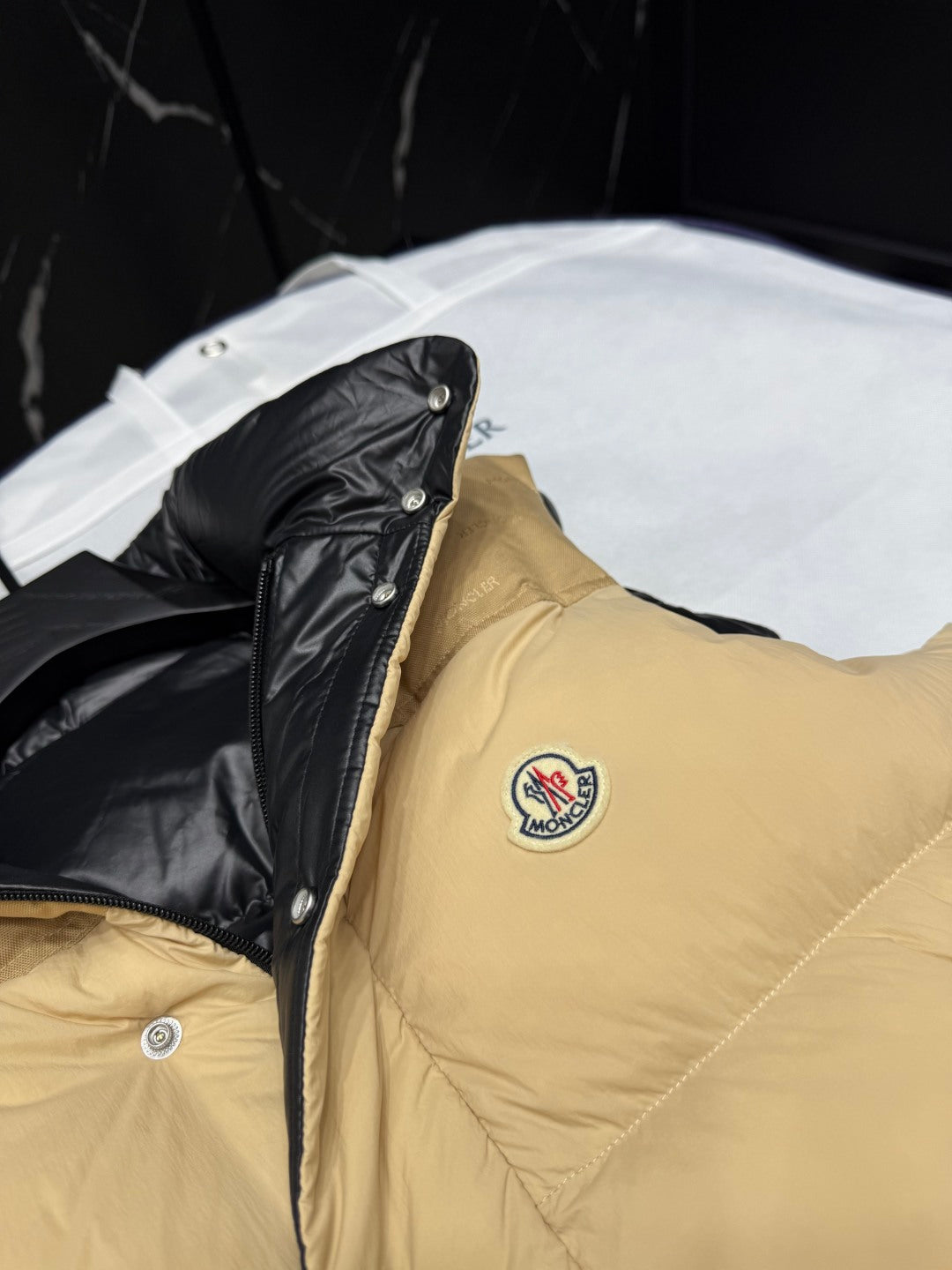 Detachable-Sleeve Reversible Down Jacket