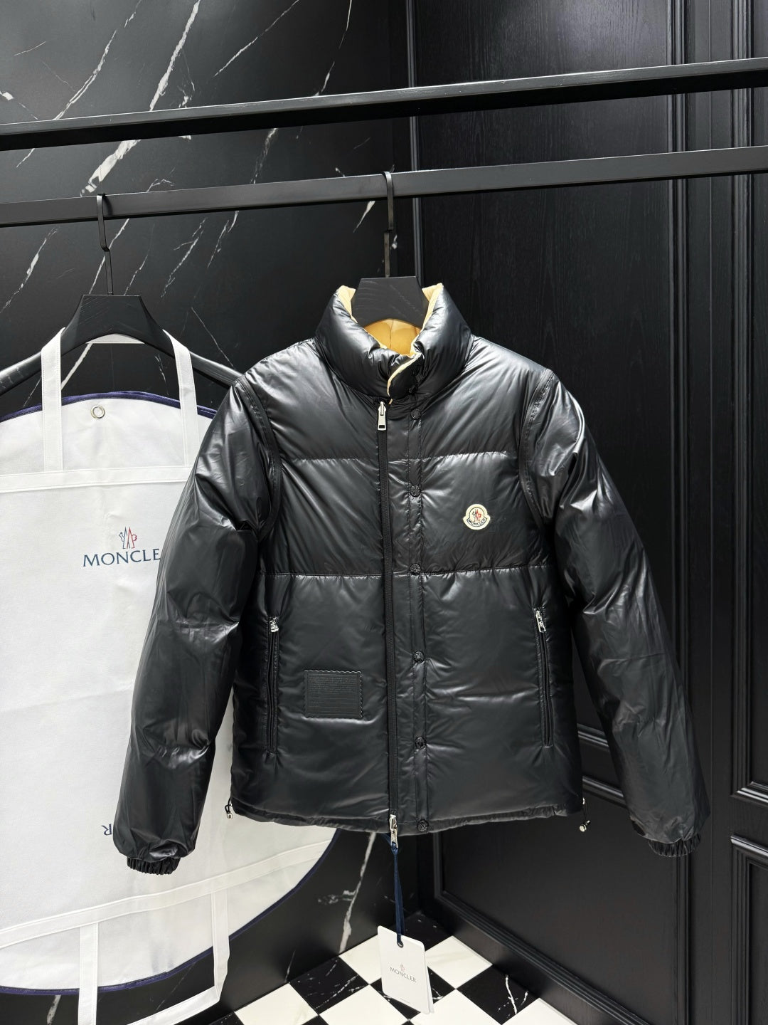 Detachable-Sleeve Reversible Down Jacket