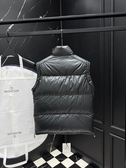 Detachable-Sleeve Reversible Down Jacket