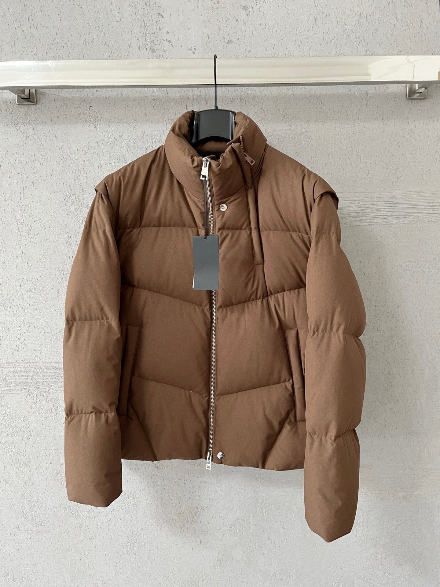 Detachable-sleeve Down jacket