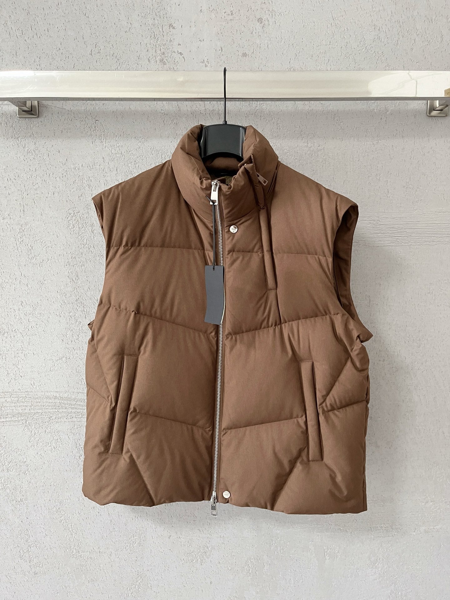 Detachable-sleeve Down jacket