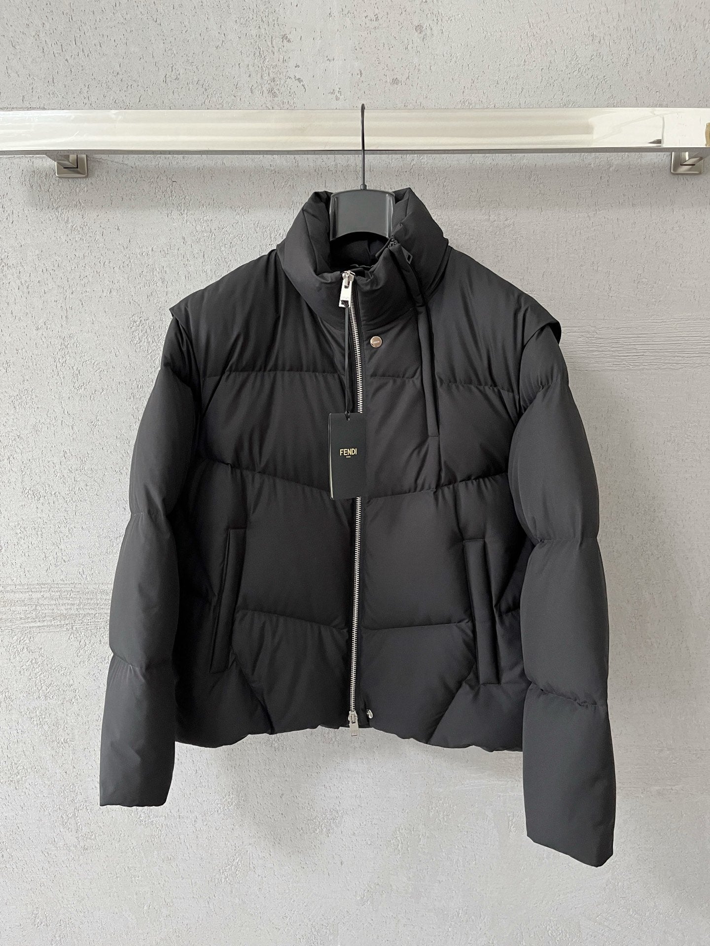 Detachable-sleeve Down jacket