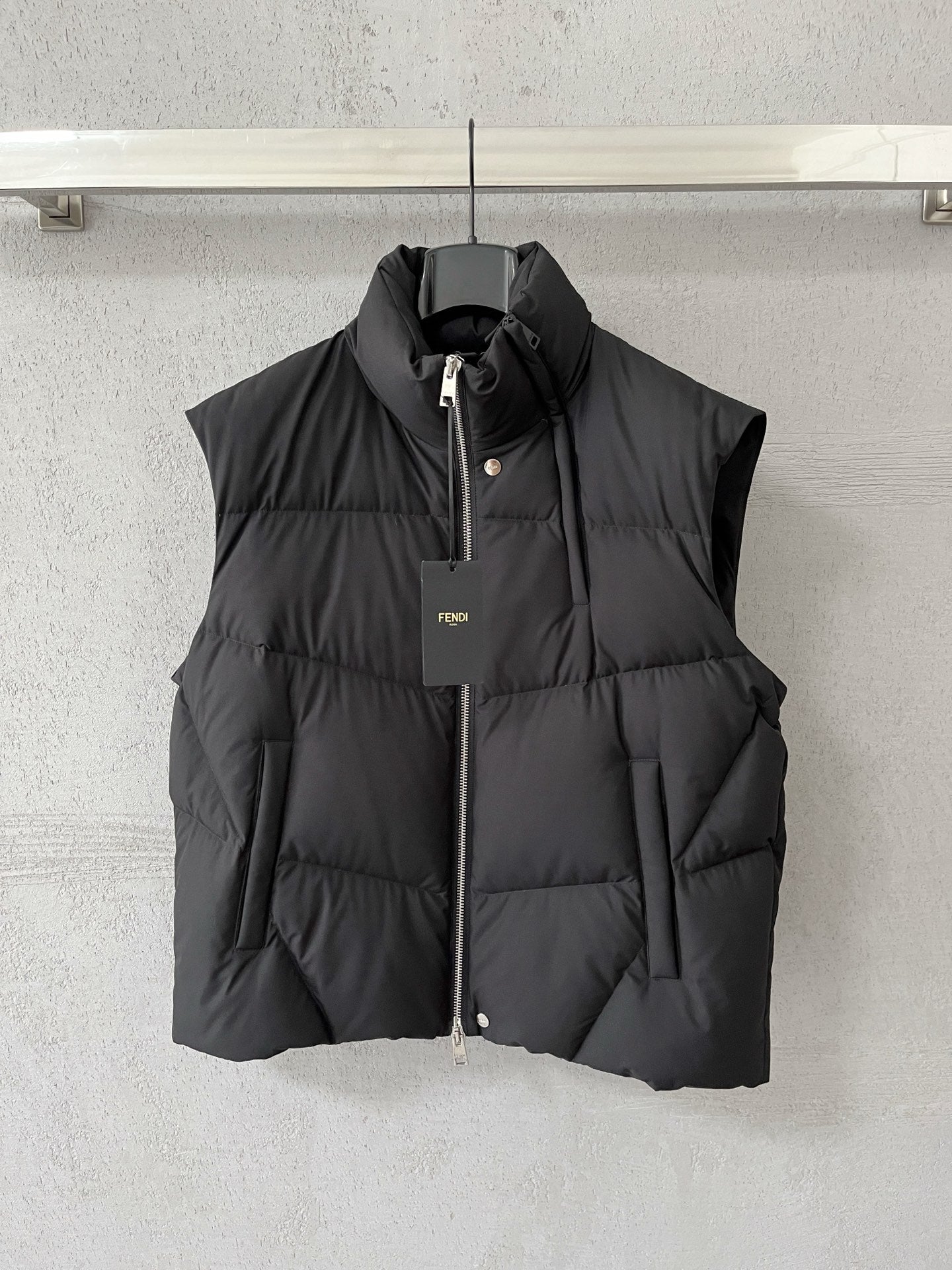 Detachable-sleeve Down jacket