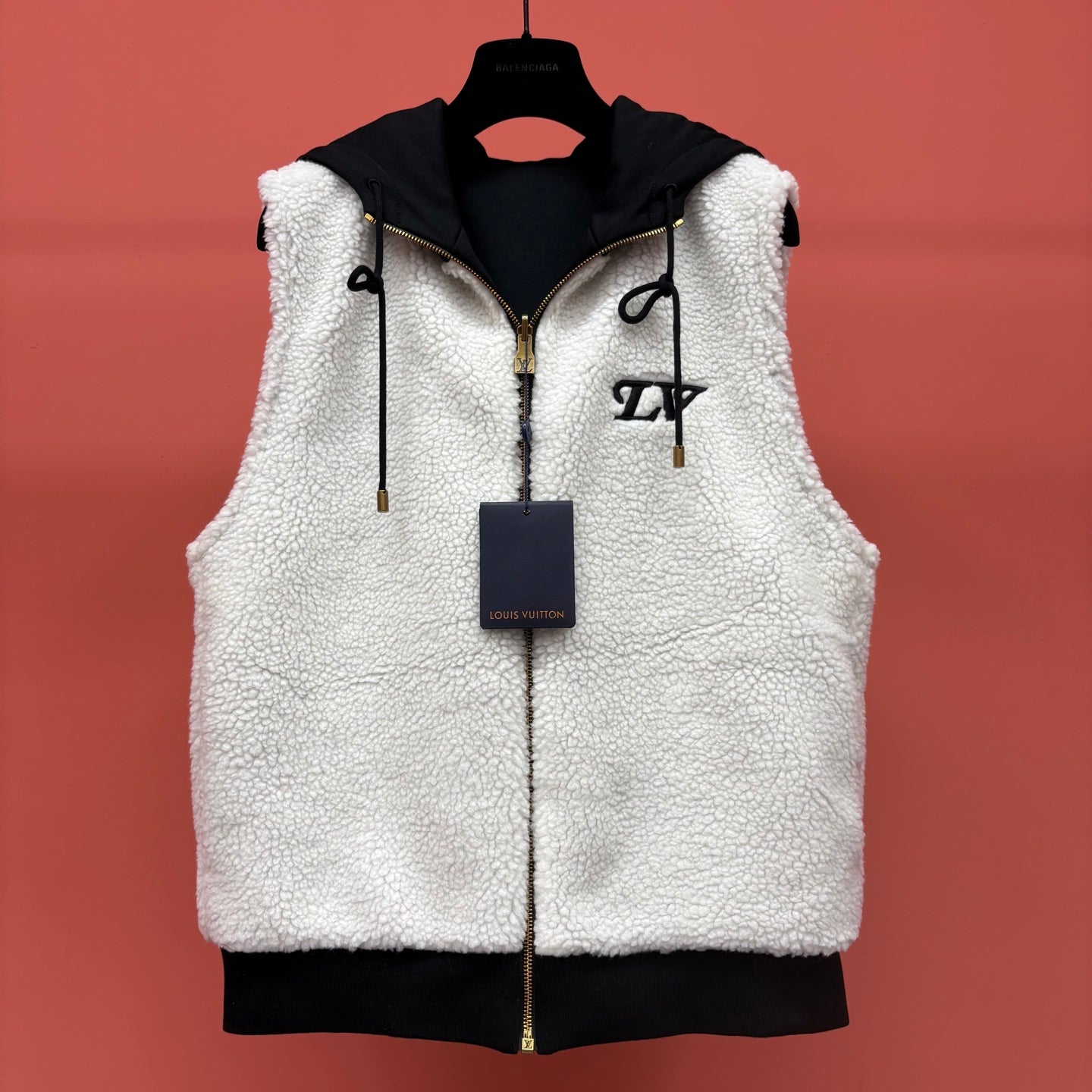 Detachable-sleeve Vest