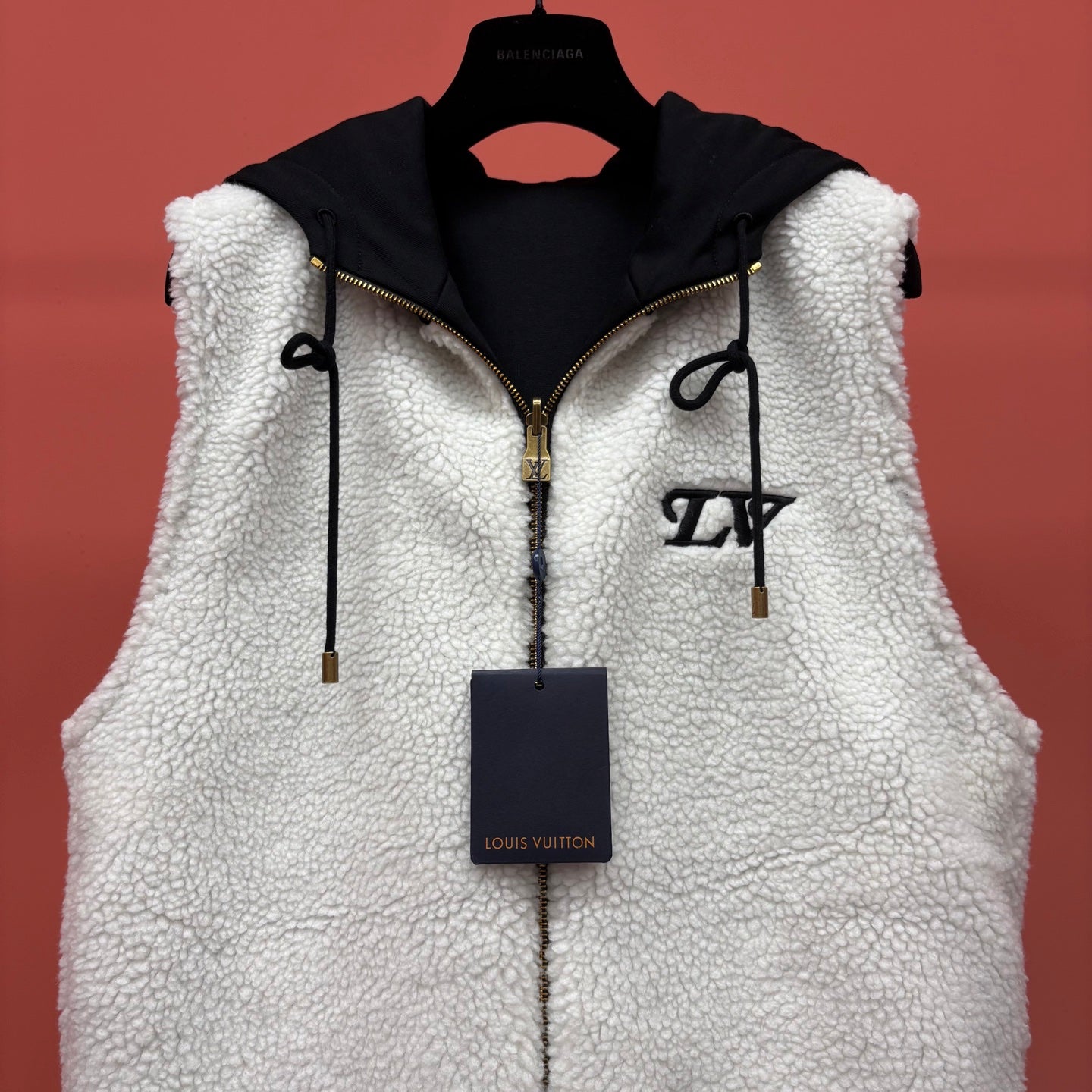 Detachable-sleeve Vest