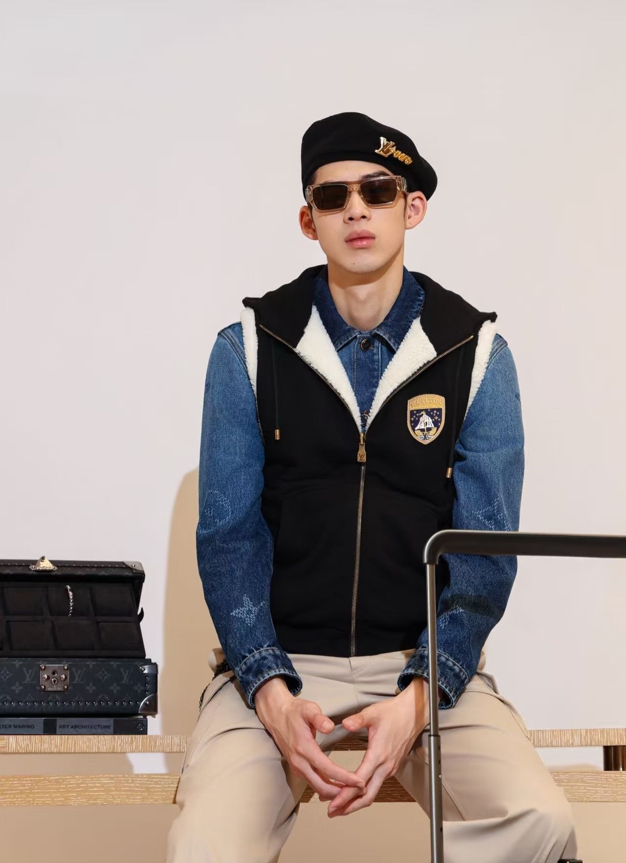 Detachable-sleeve Vest