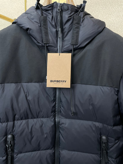 Detachable-sleeve down jacket