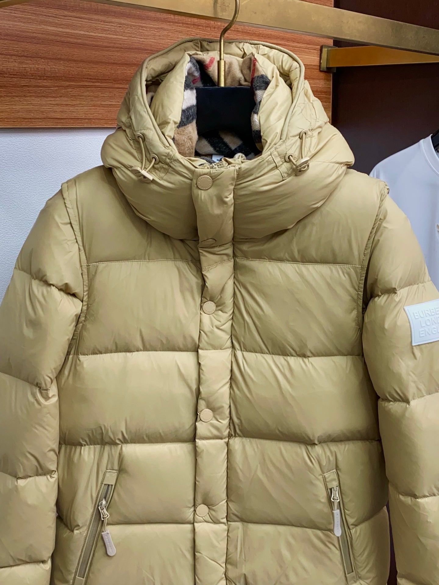 Detachable-sleeve Down jacket