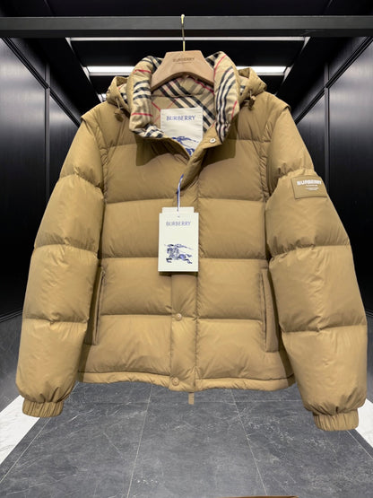 Detachable-sleeve down jacket