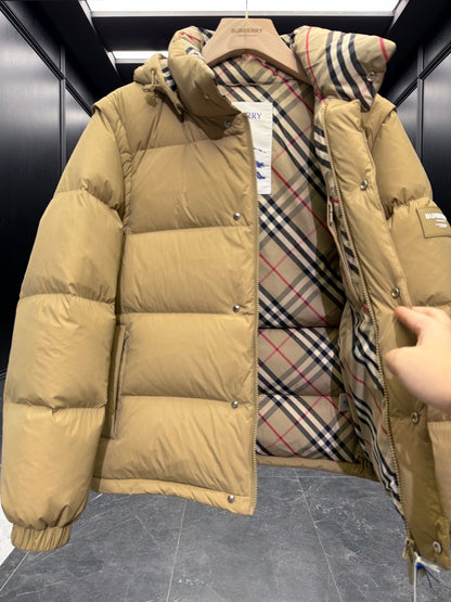 Detachable-sleeve down jacket