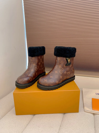 Snow Boots