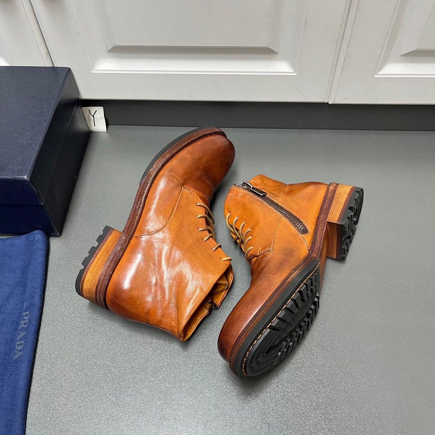 High-top leather shoes