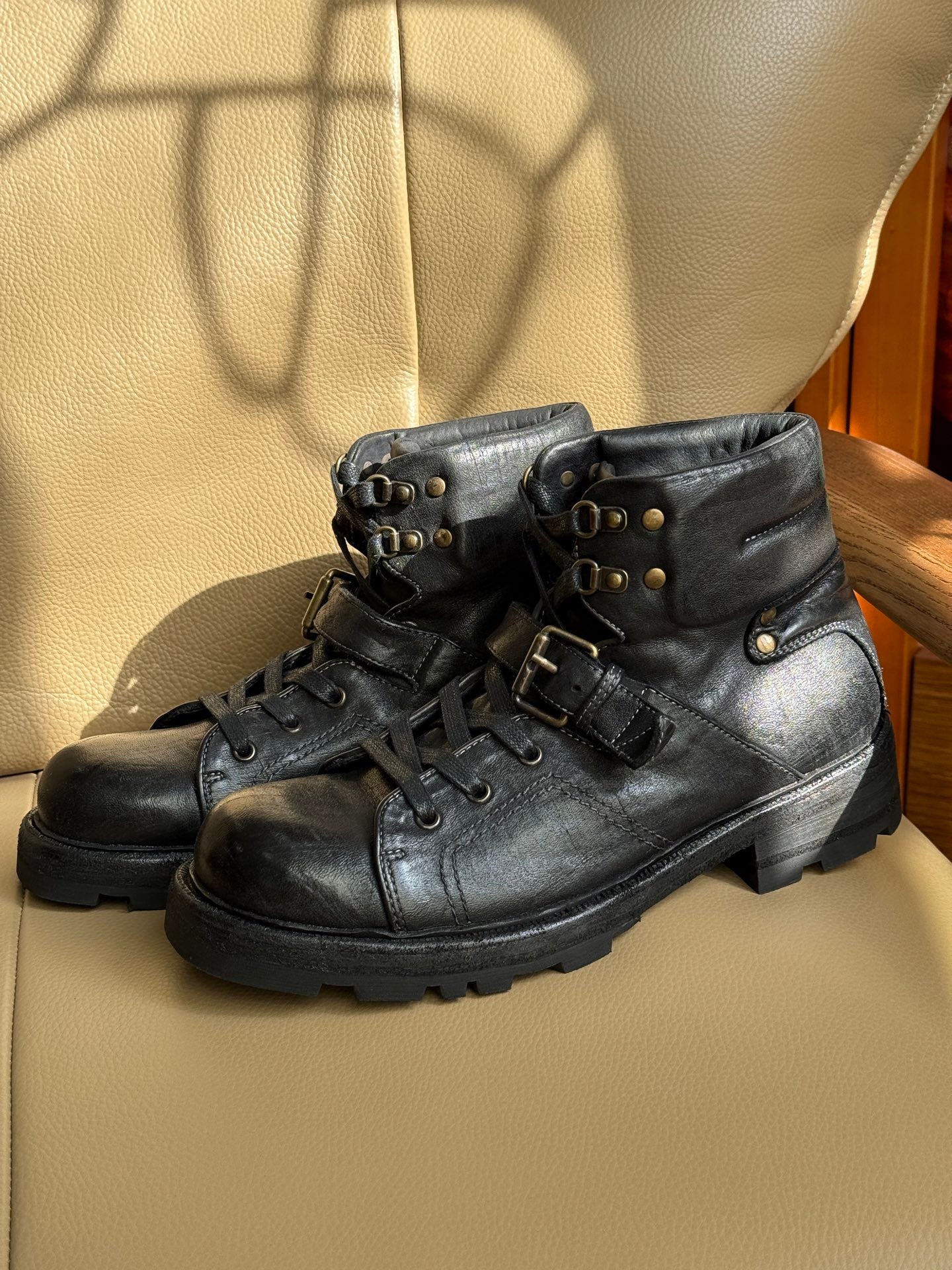 High-top boots