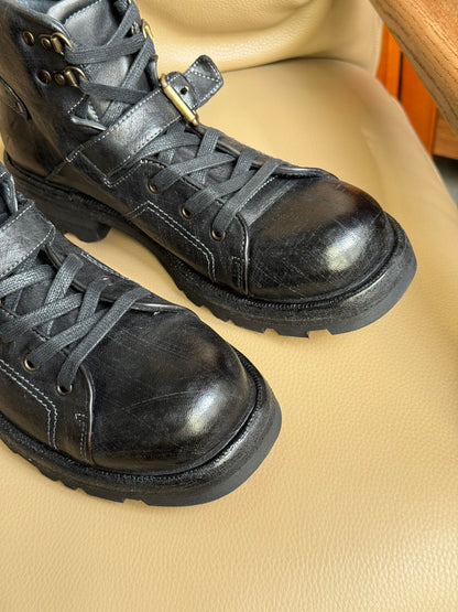 High-top boots