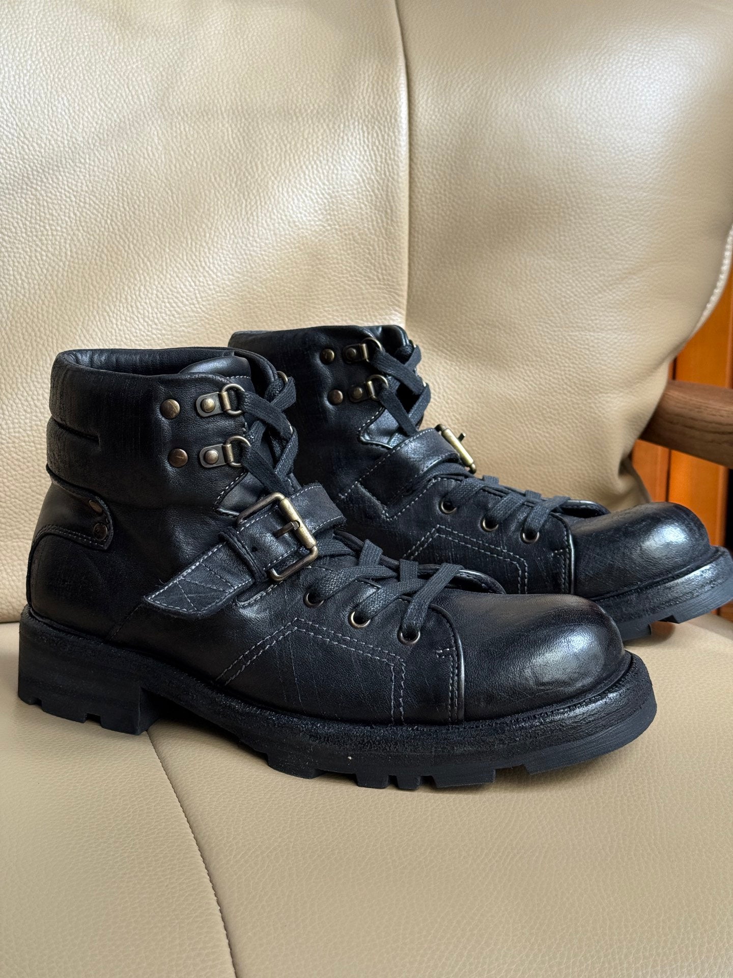 High-top boots