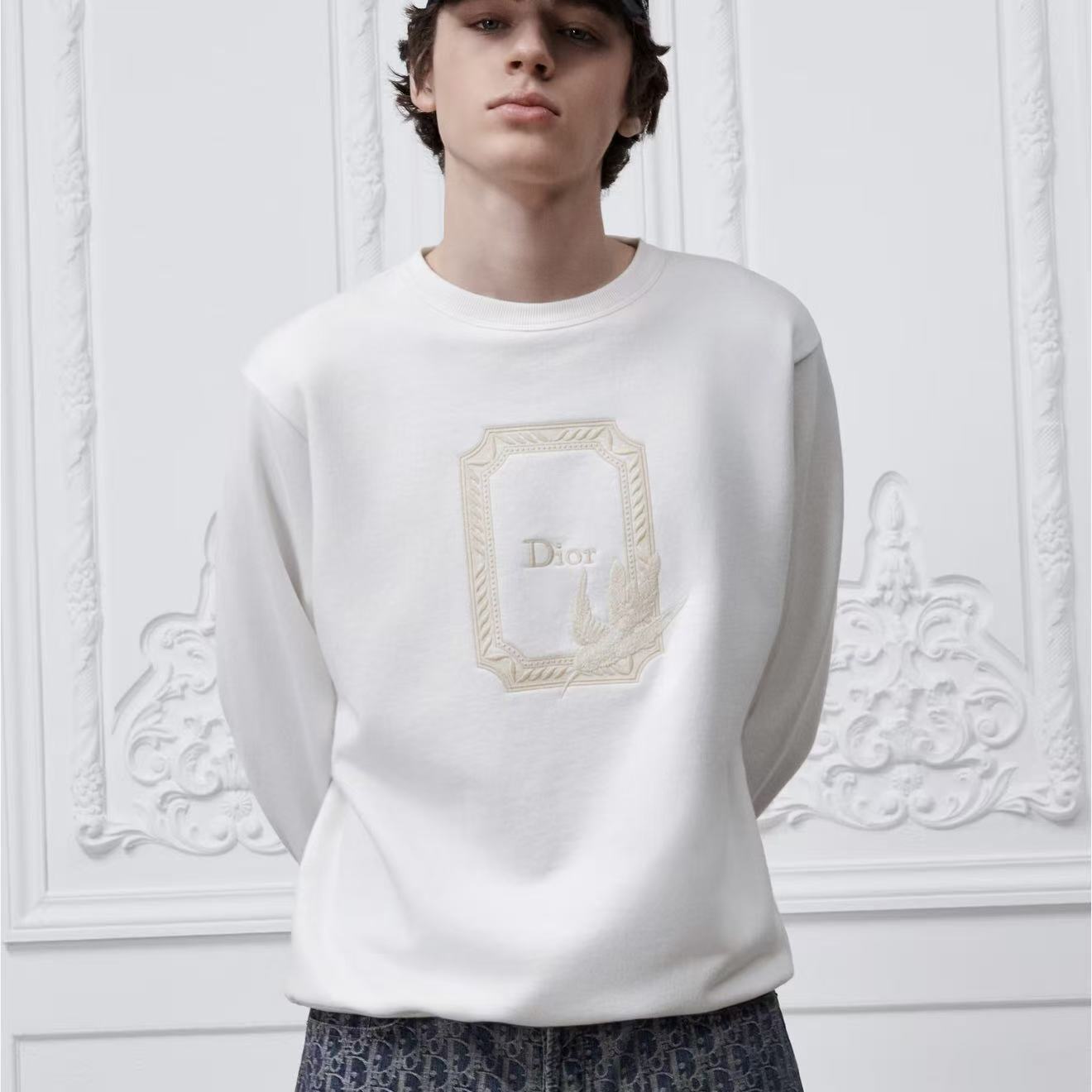 Sweatshirt