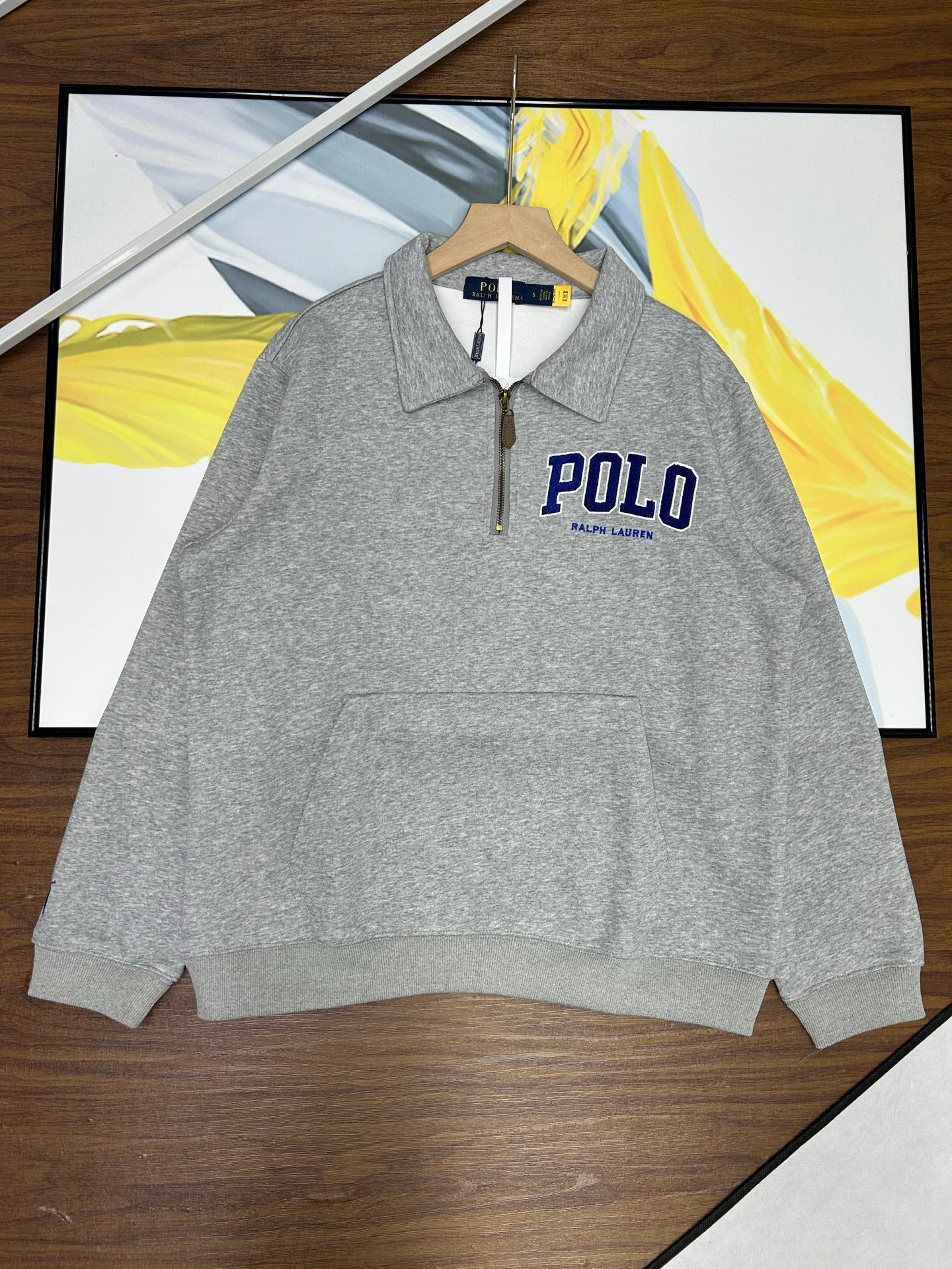 Sweatshirt
