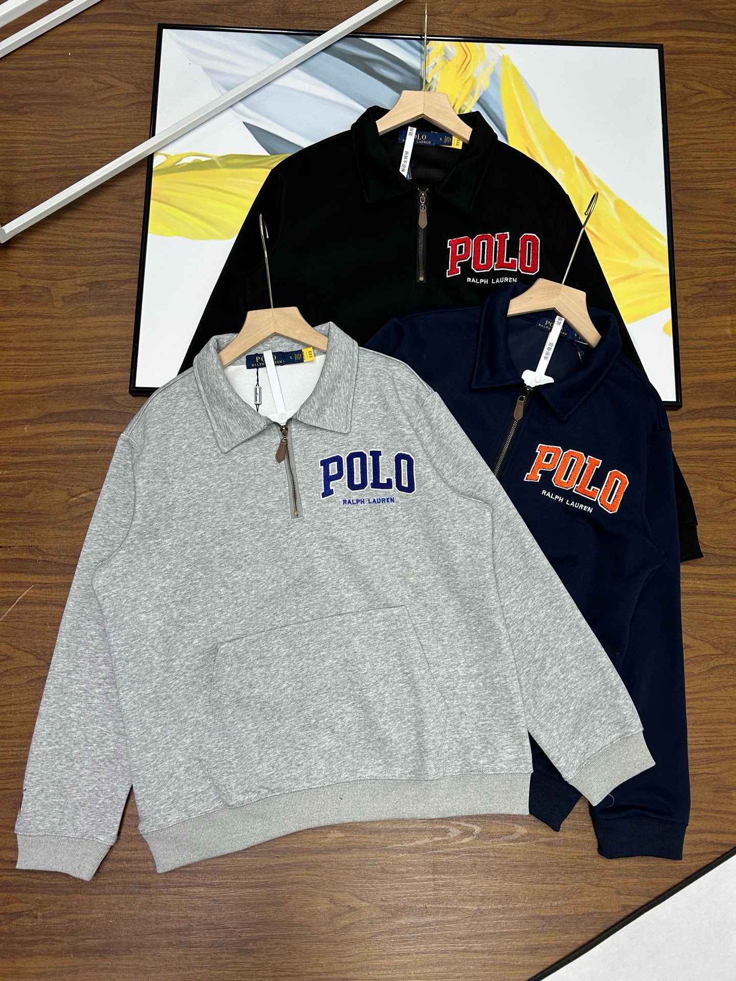 Sweatshirt