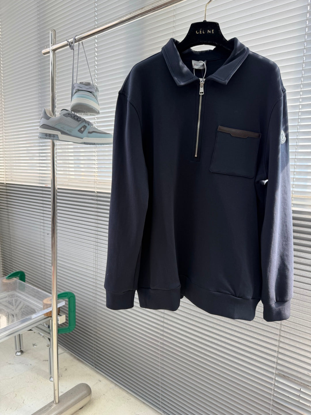 Sweatshirt