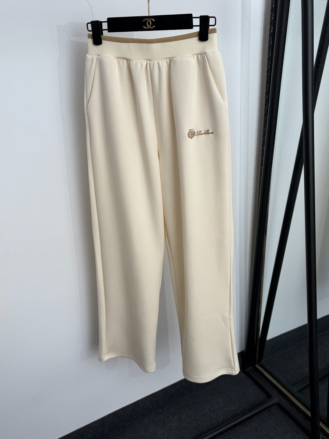 Sweatshirt + Casual pants