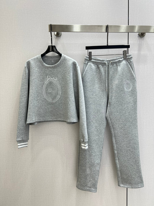 Sweatshirt + Casual pants