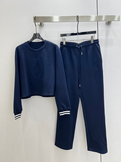 Sweatshirt + Casual pants