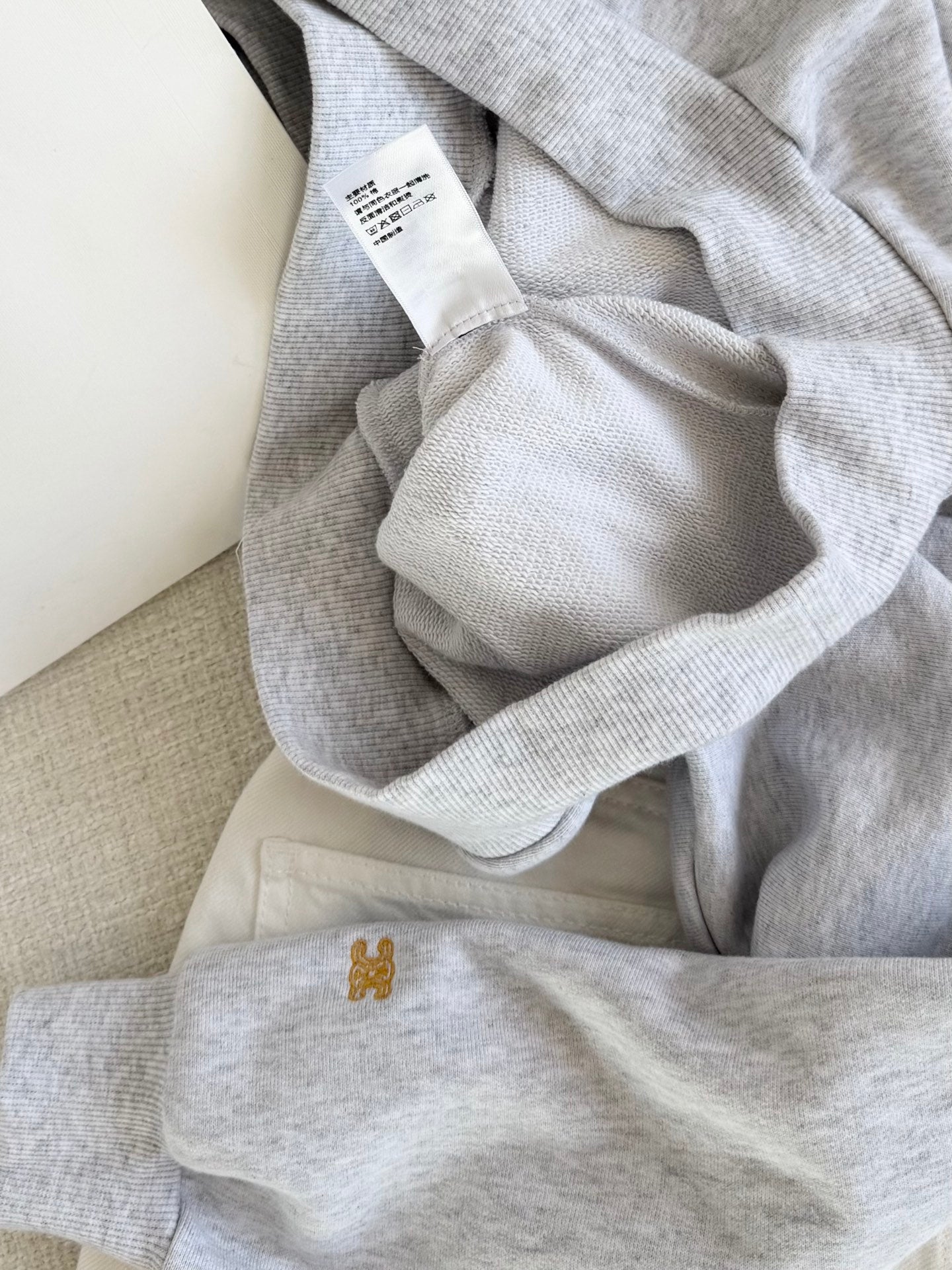 Sweatshirt