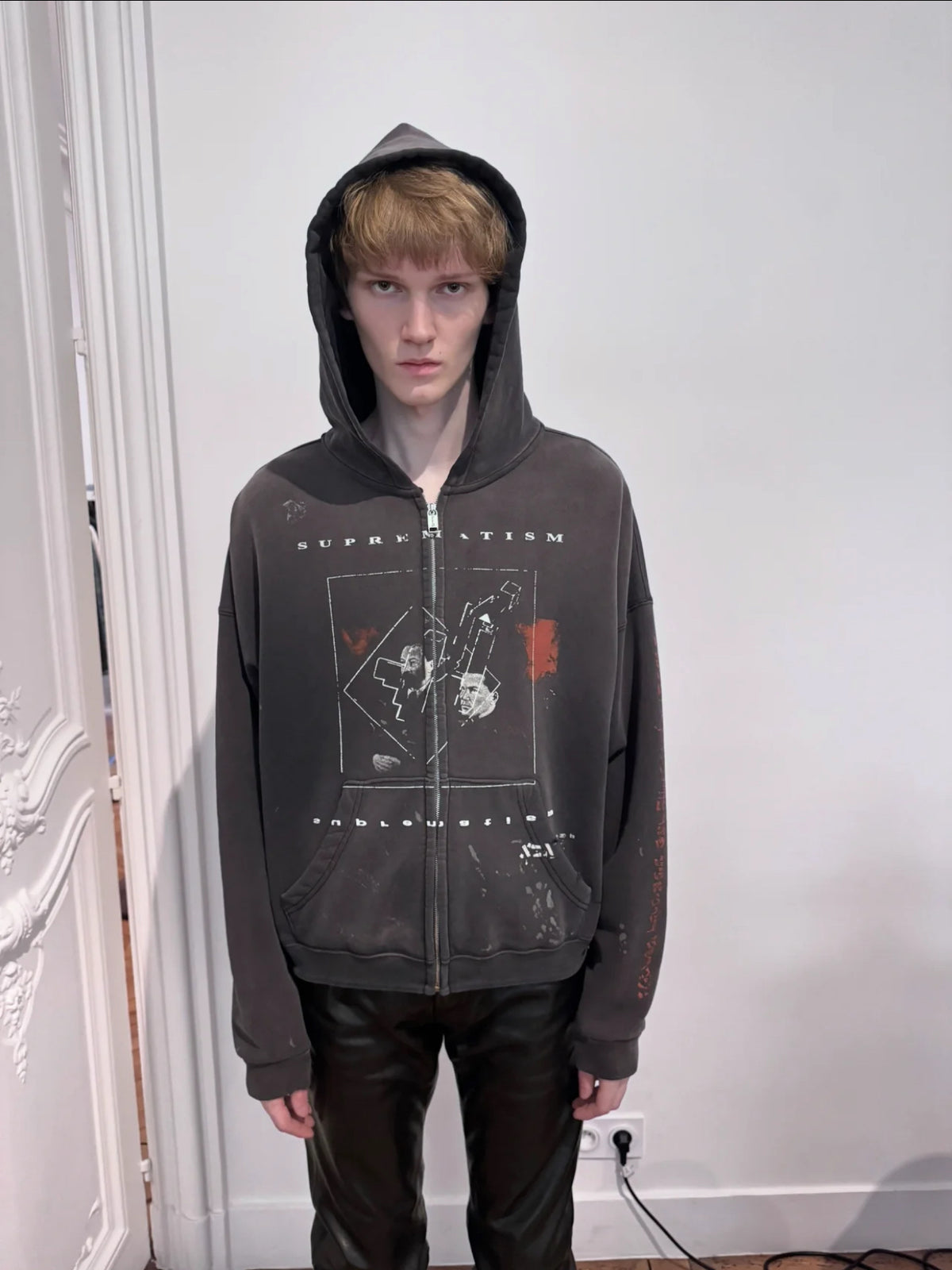 Sweatshirt