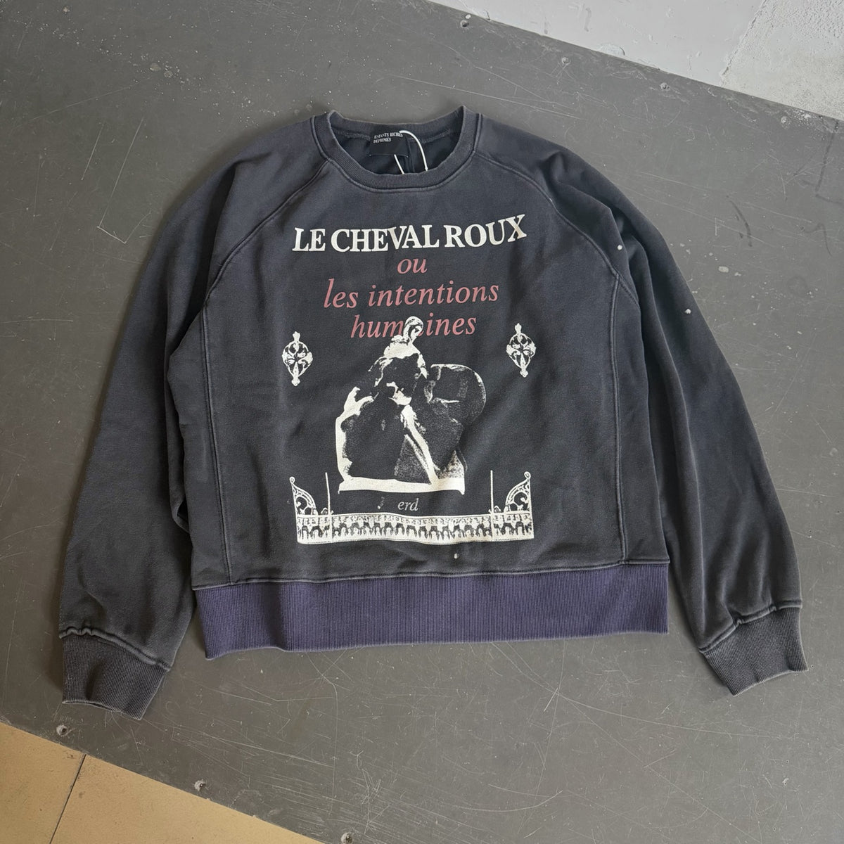 Sweatshirt