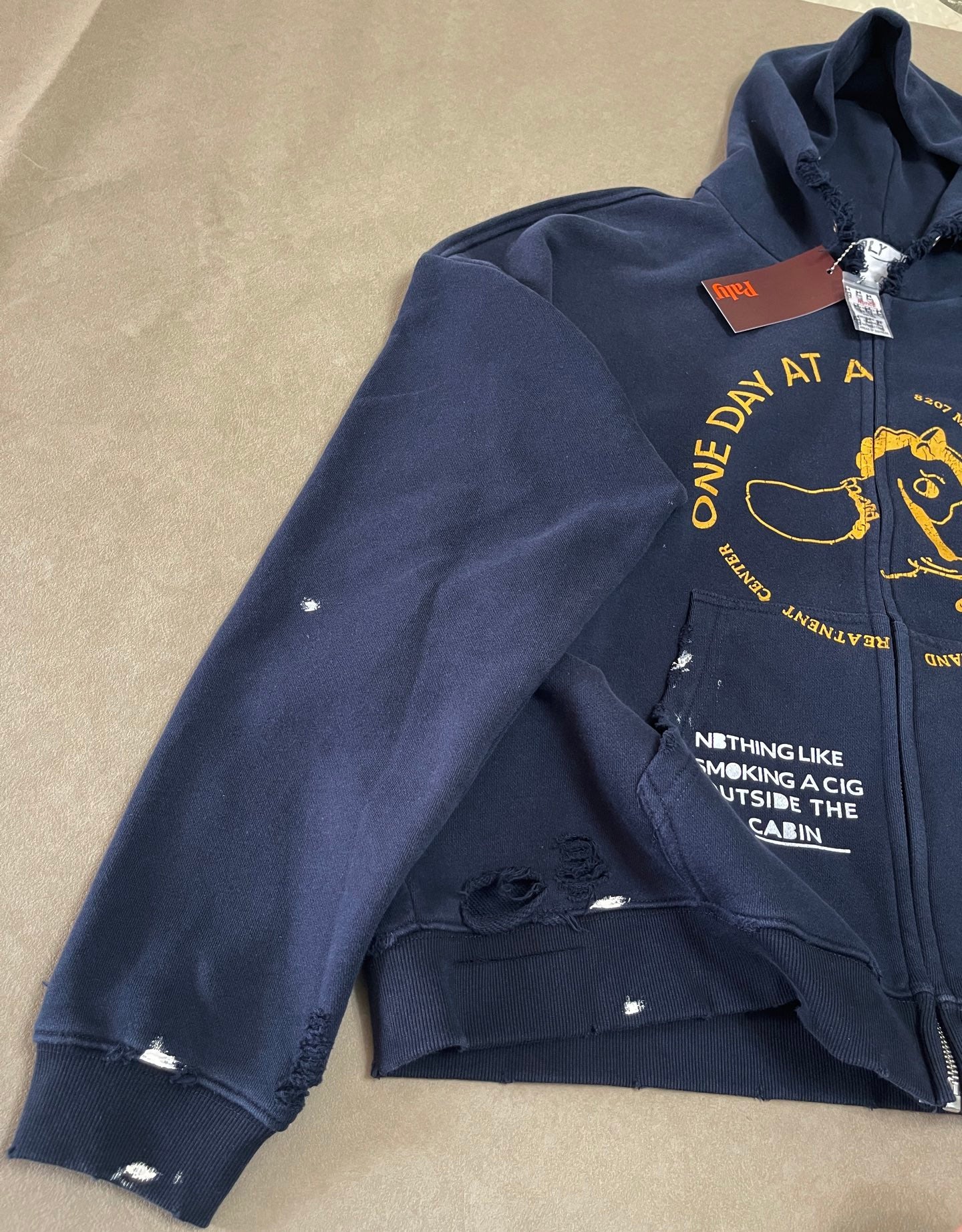 Sweatshirt