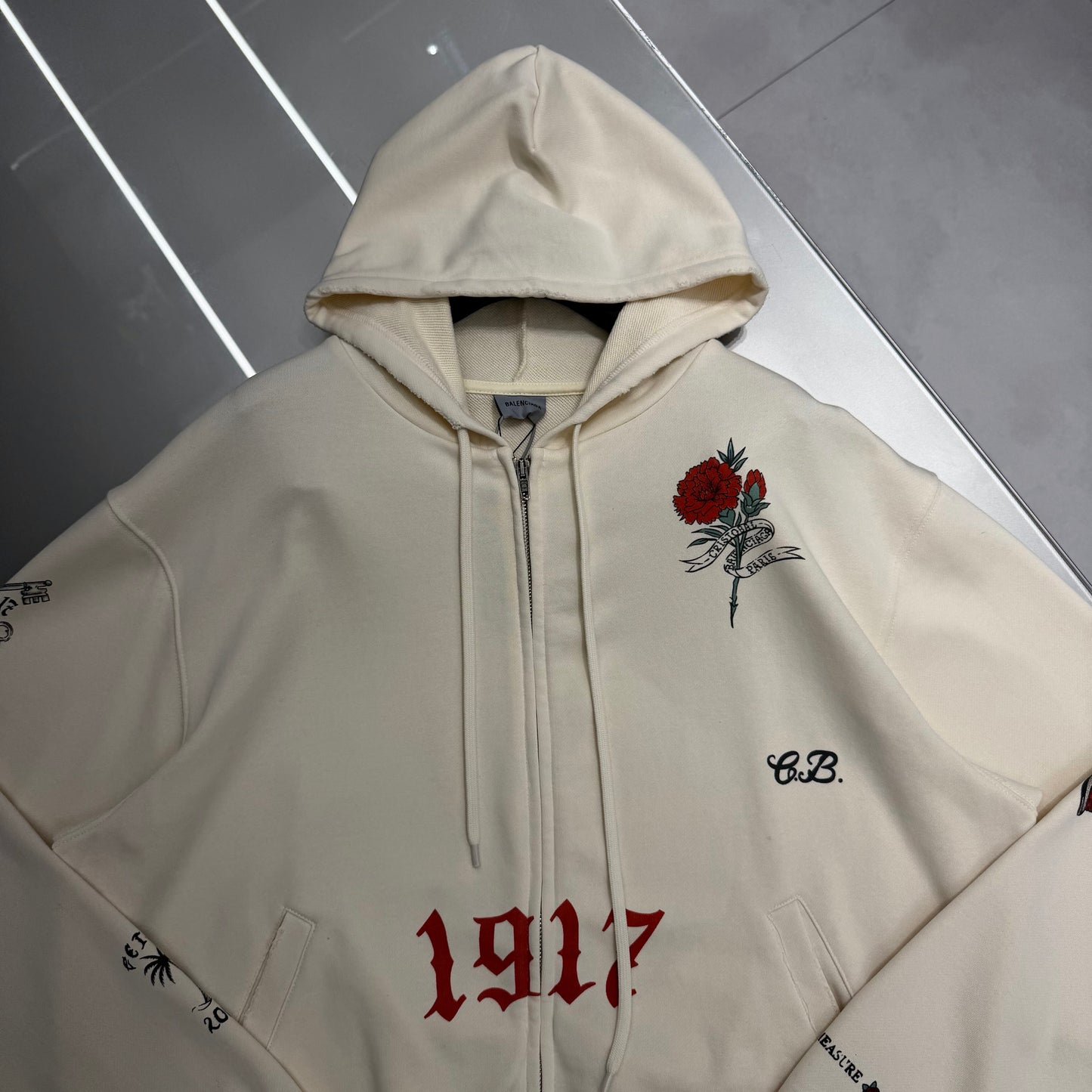 Sweatshirt