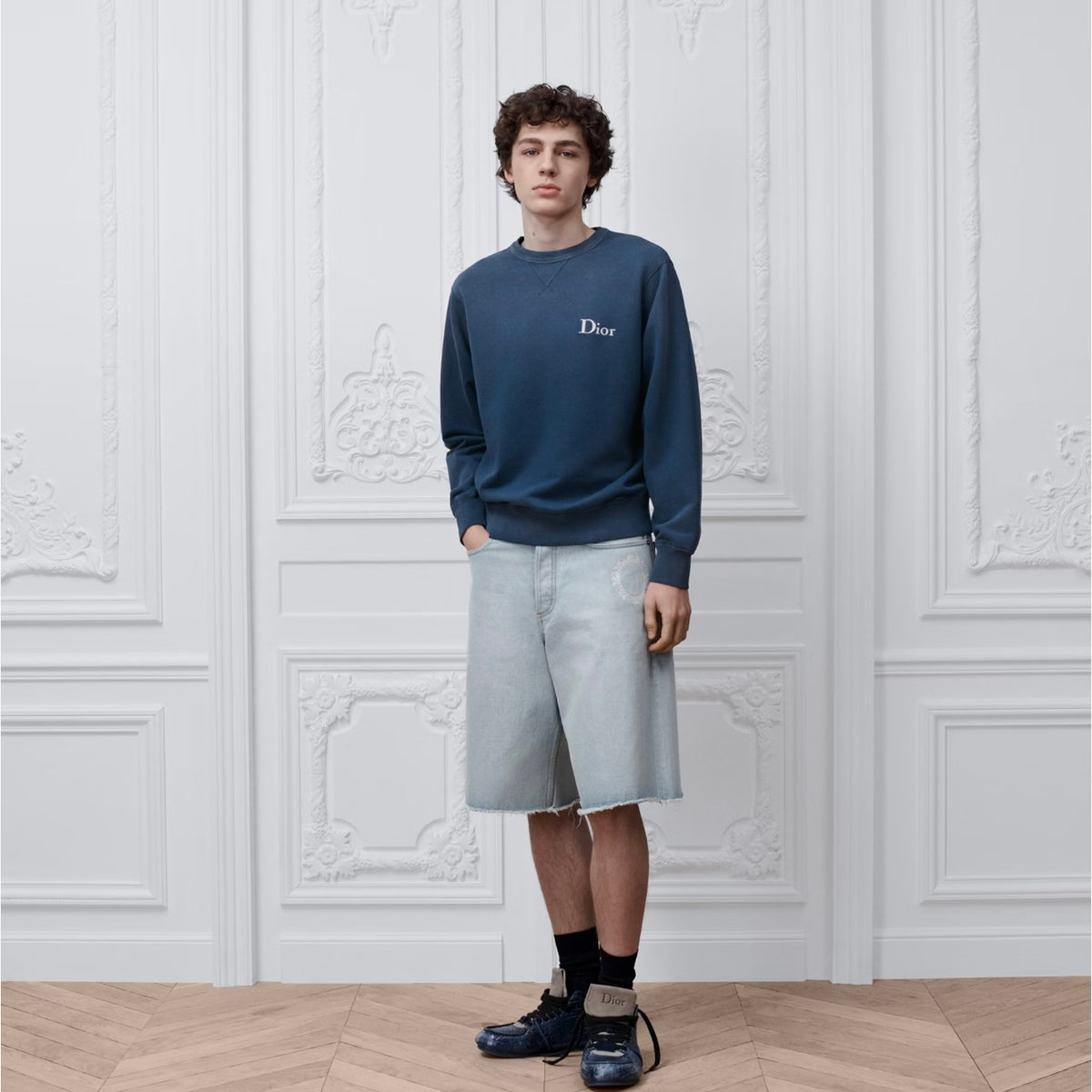 Sweatshirt