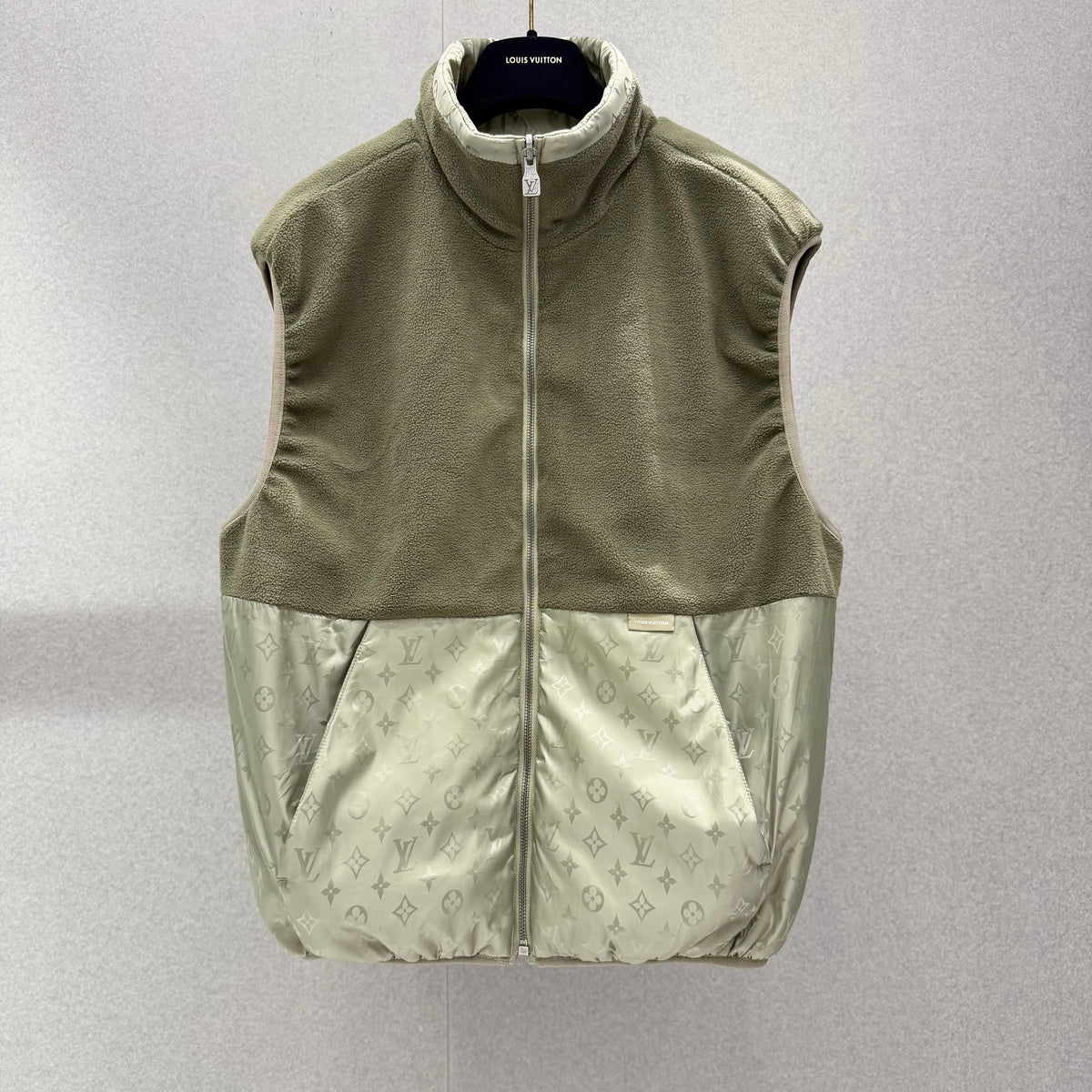 Reversible vest