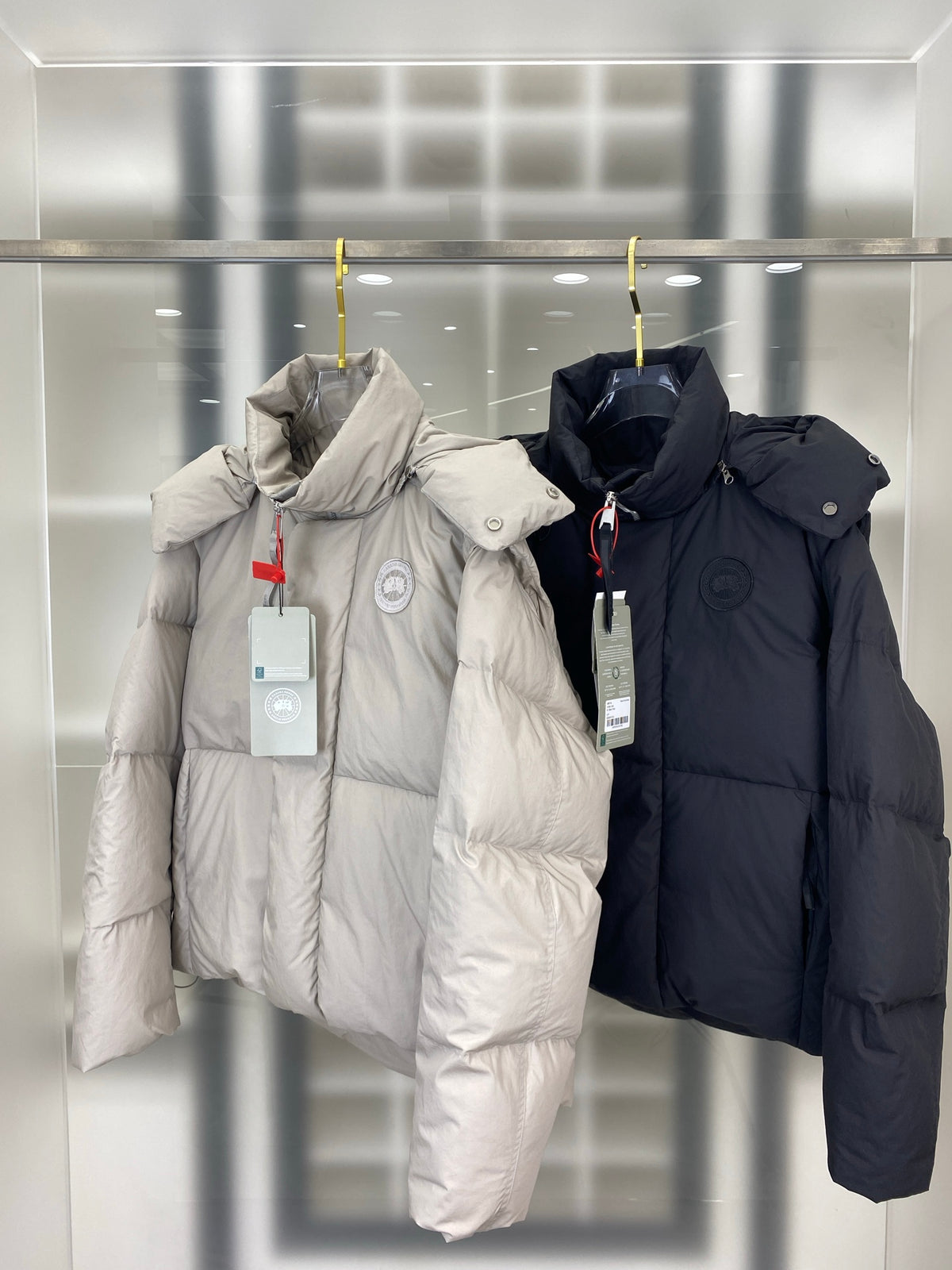 Detachable-Sleeve Down Jacket
