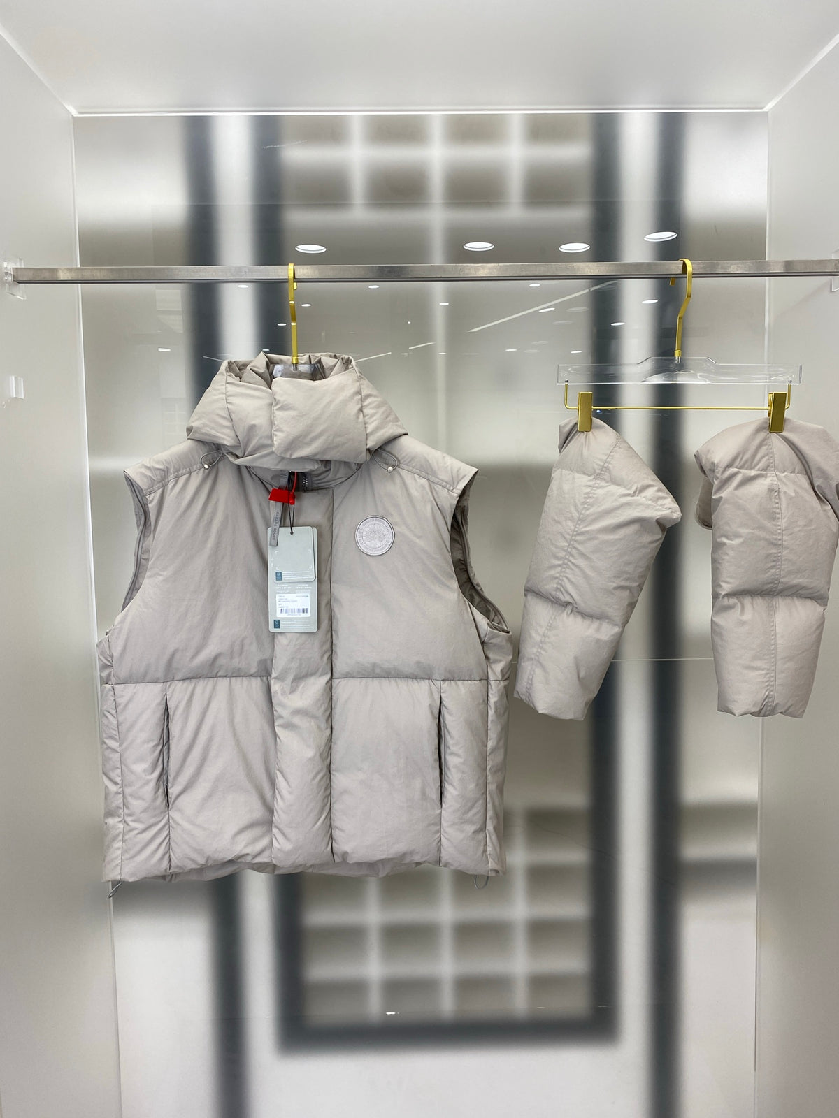 Detachable-Sleeve Down Jacket